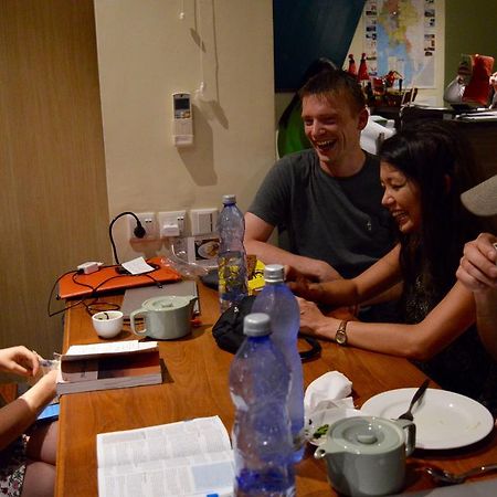 יאנגון Pickled Tea Hostel מראה חיצוני תמונה